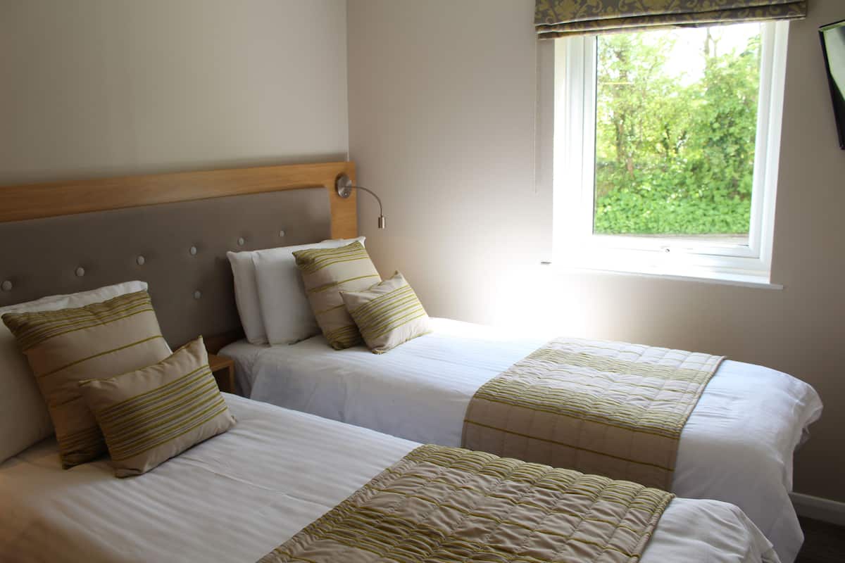 1 bedroom, in-room safe, laptop workspace, iron/ironing board