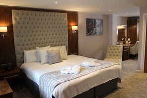 In-room safe, laptop workspace, iron/ironing board, free WiFi - China Fleet Country Club (Saltash)