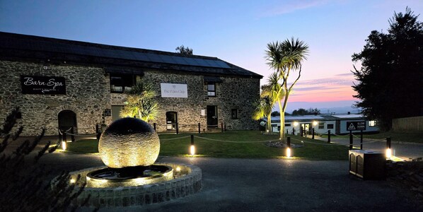 Vista frontal de la propiedad