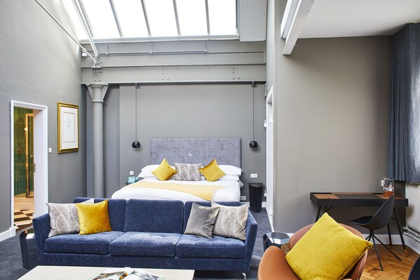 Premium bedding, in-room safe, individually decorated - Heathcote Hotel (Manchester)