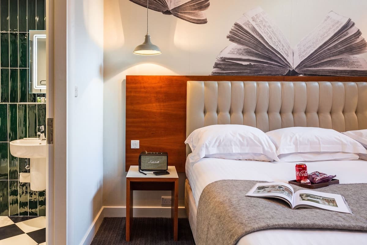 Premium bedding, in-room safe, individually decorated