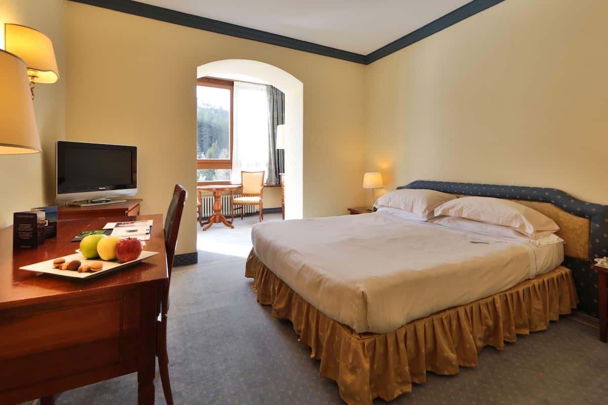 Minibar, in-room safe, desk, blackout drapes