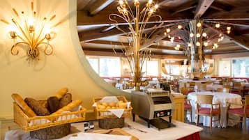 Frühstück, Mittagessen und Abendessen