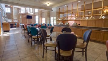 Esmorzar diari d'estil bufet gratuït