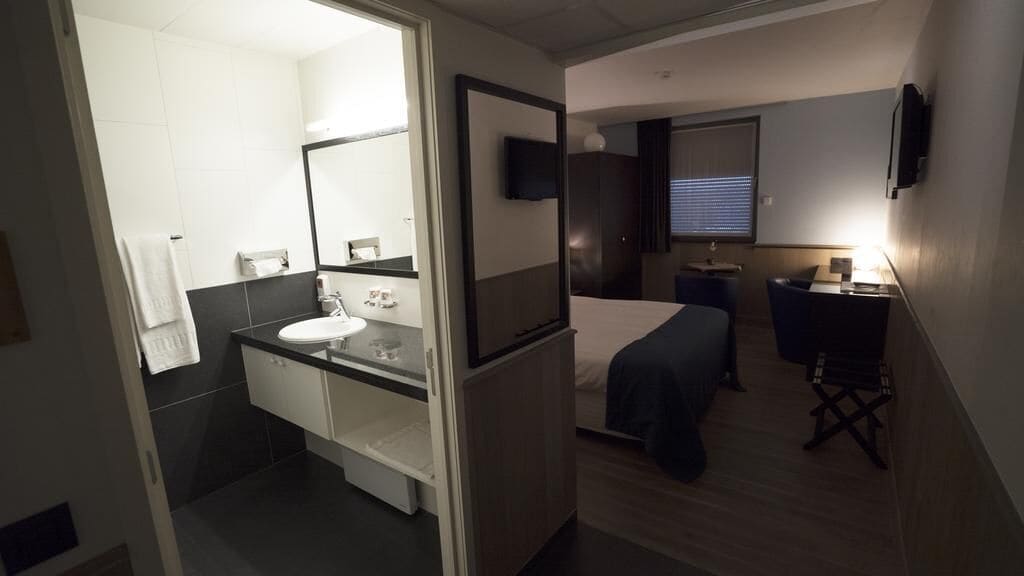 Coffres-forts dans les chambres, bureau, rideaux occultants