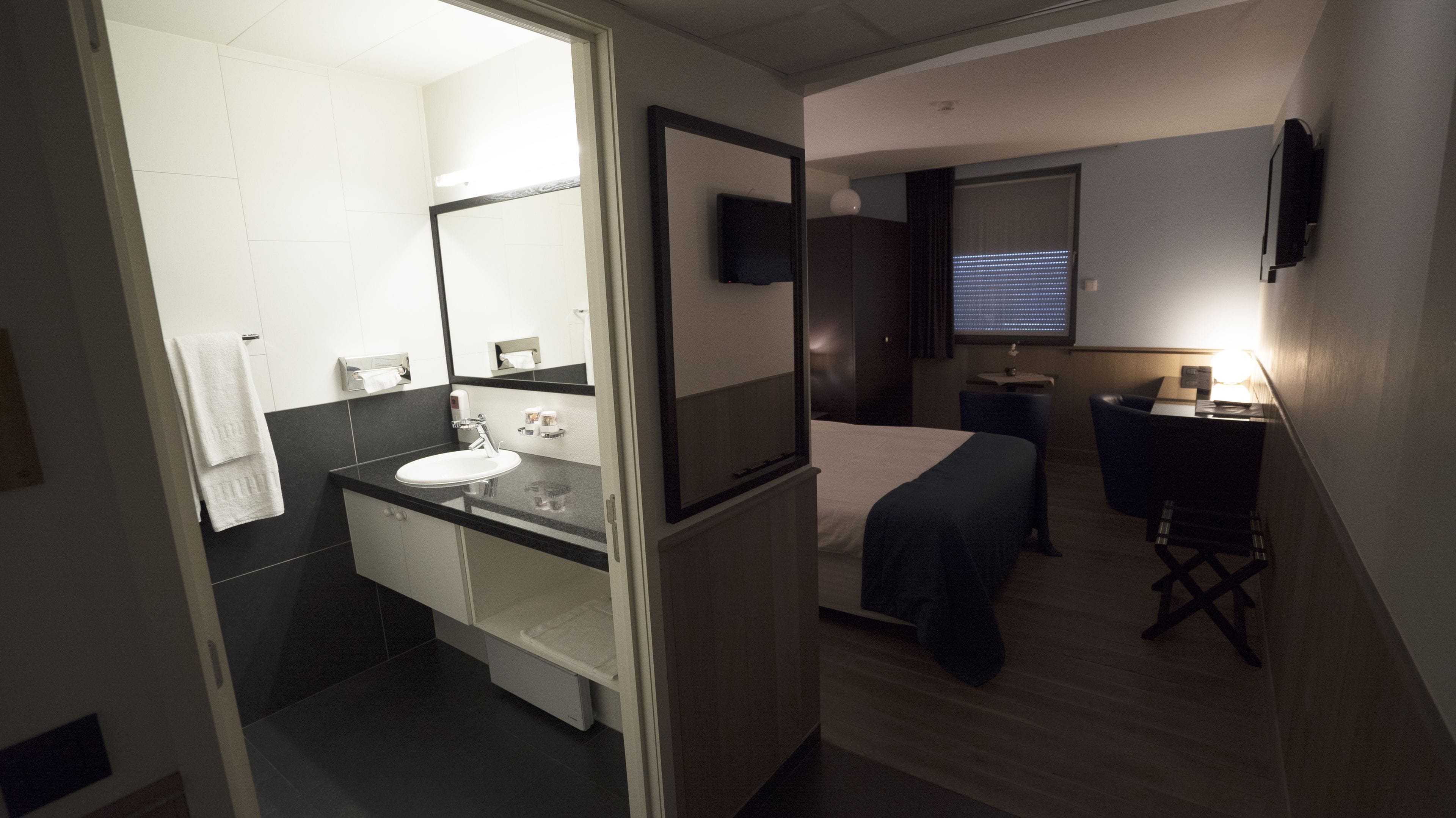 1 bedroom, in-room safe, desk, blackout curtains