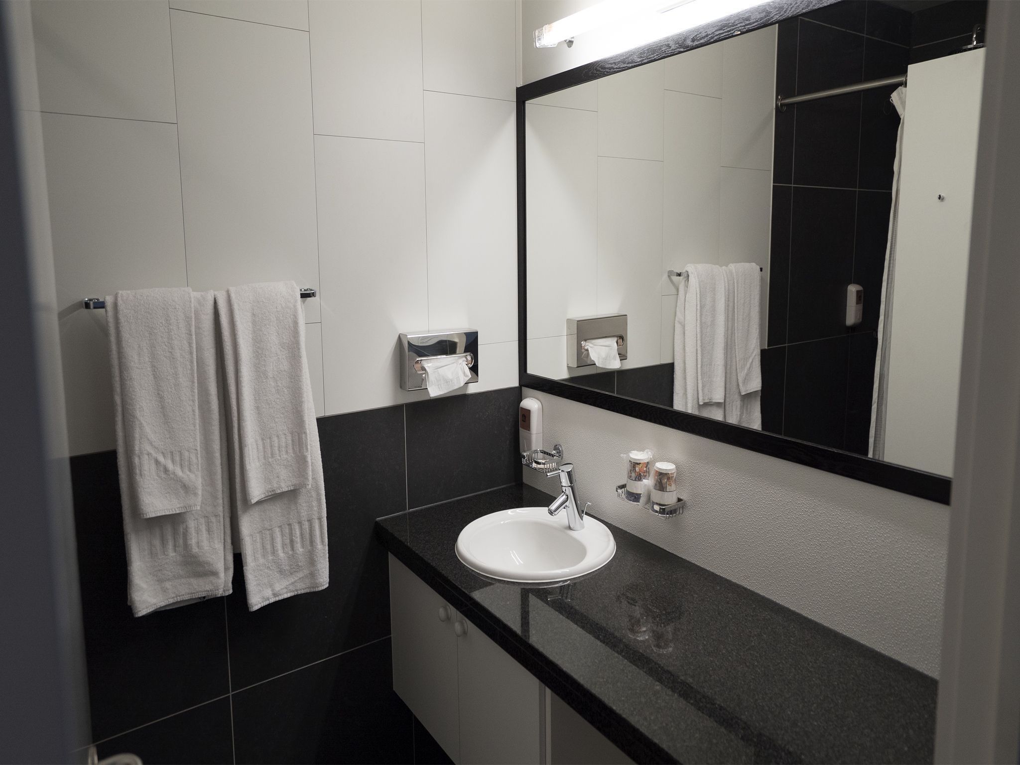 1 bedroom, in-room safe, desk, blackout curtains