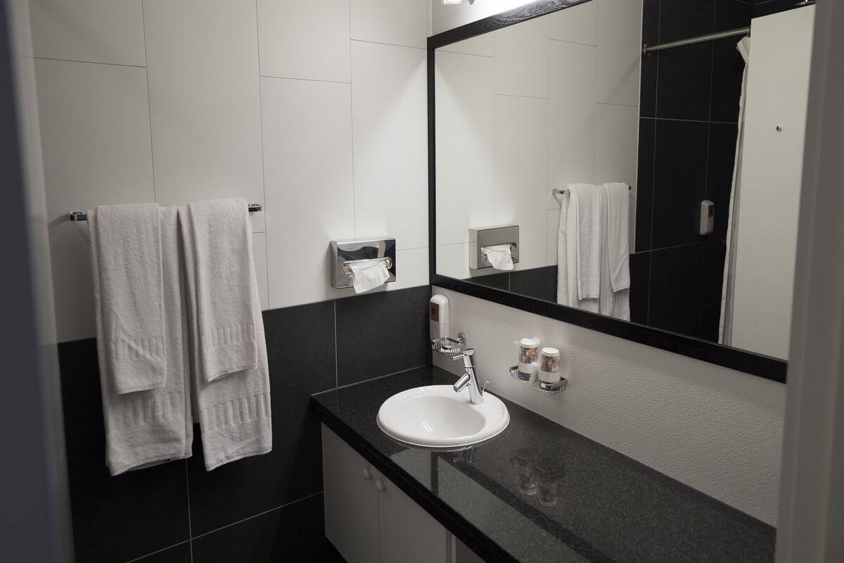 1 bedroom, in-room safe, desk, blackout curtains