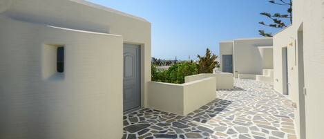 Vista frontal de la propiedad