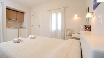 Studio | 2 bedrooms, soundproofing, iron/ironing board, free cots/infant beds