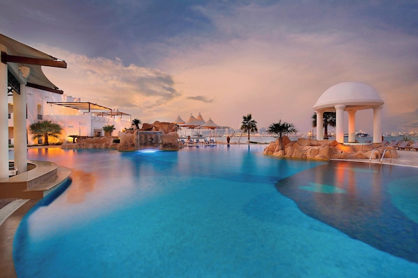 3 outdoor pools, free cabanas, pool umbrellas