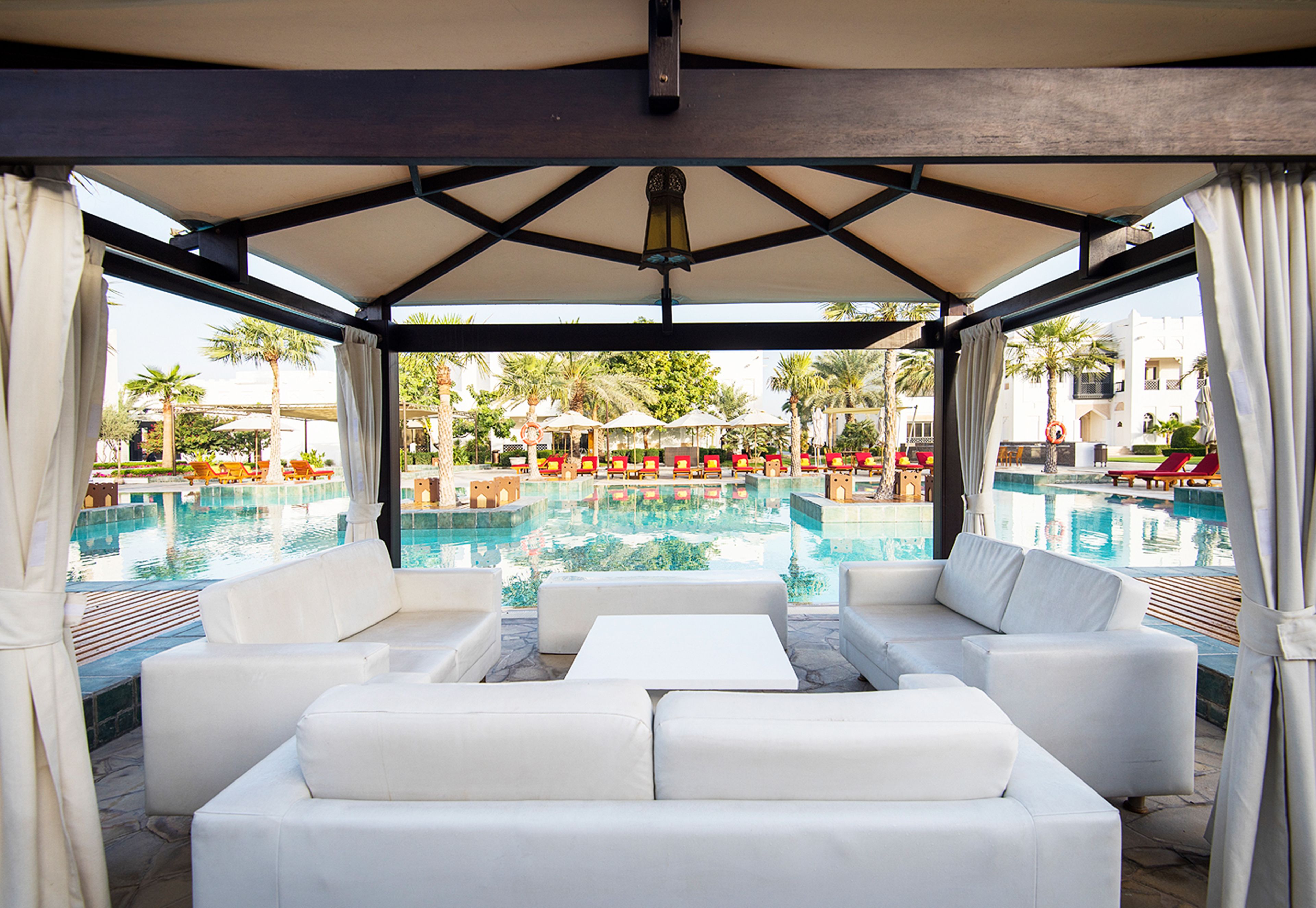 3 utendørsbassenger, bassengtelt (inkludert) og bassengparasoller