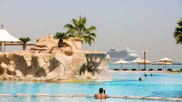 3 Außenpools, Cabañas (kostenlos), Sonnenschirme