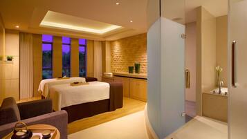 Sauna, hot tub, steam room, body treatments, hydrotherapy, body scrubs