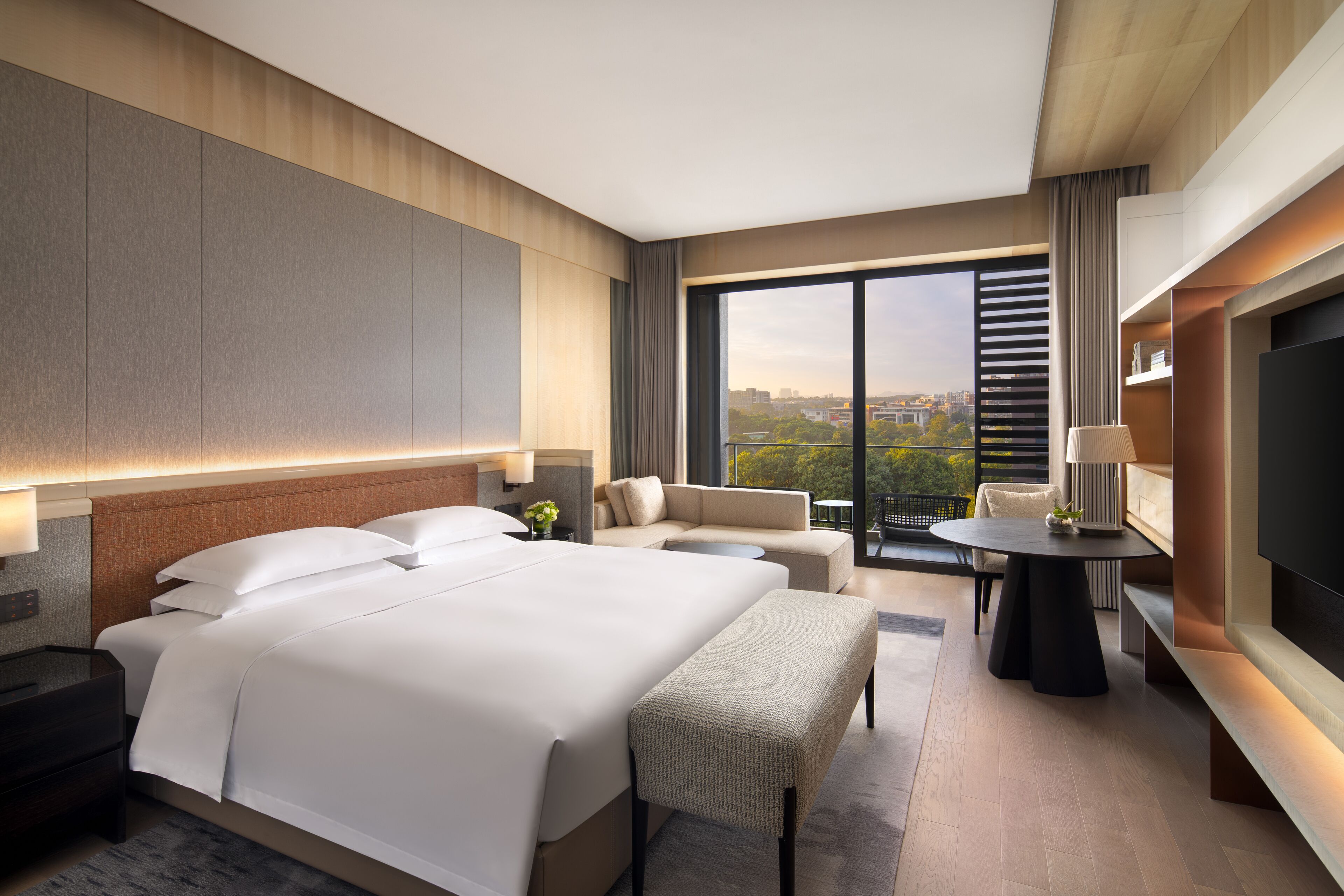 1 bedroom, premium bedding, minibar, in-room safe