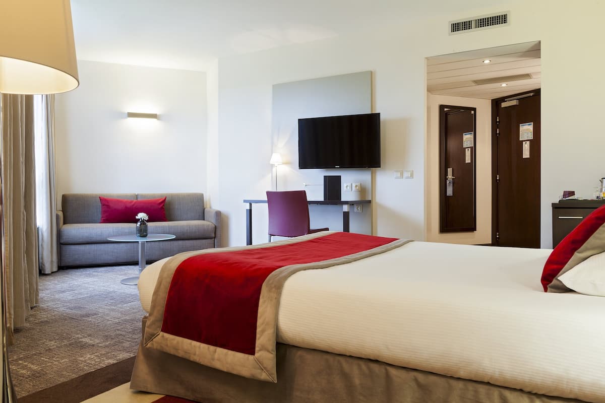 minibar, in-room safe, blackout curtains, soundproofing