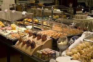 Daily buffet breakfast (RON 72 per person)