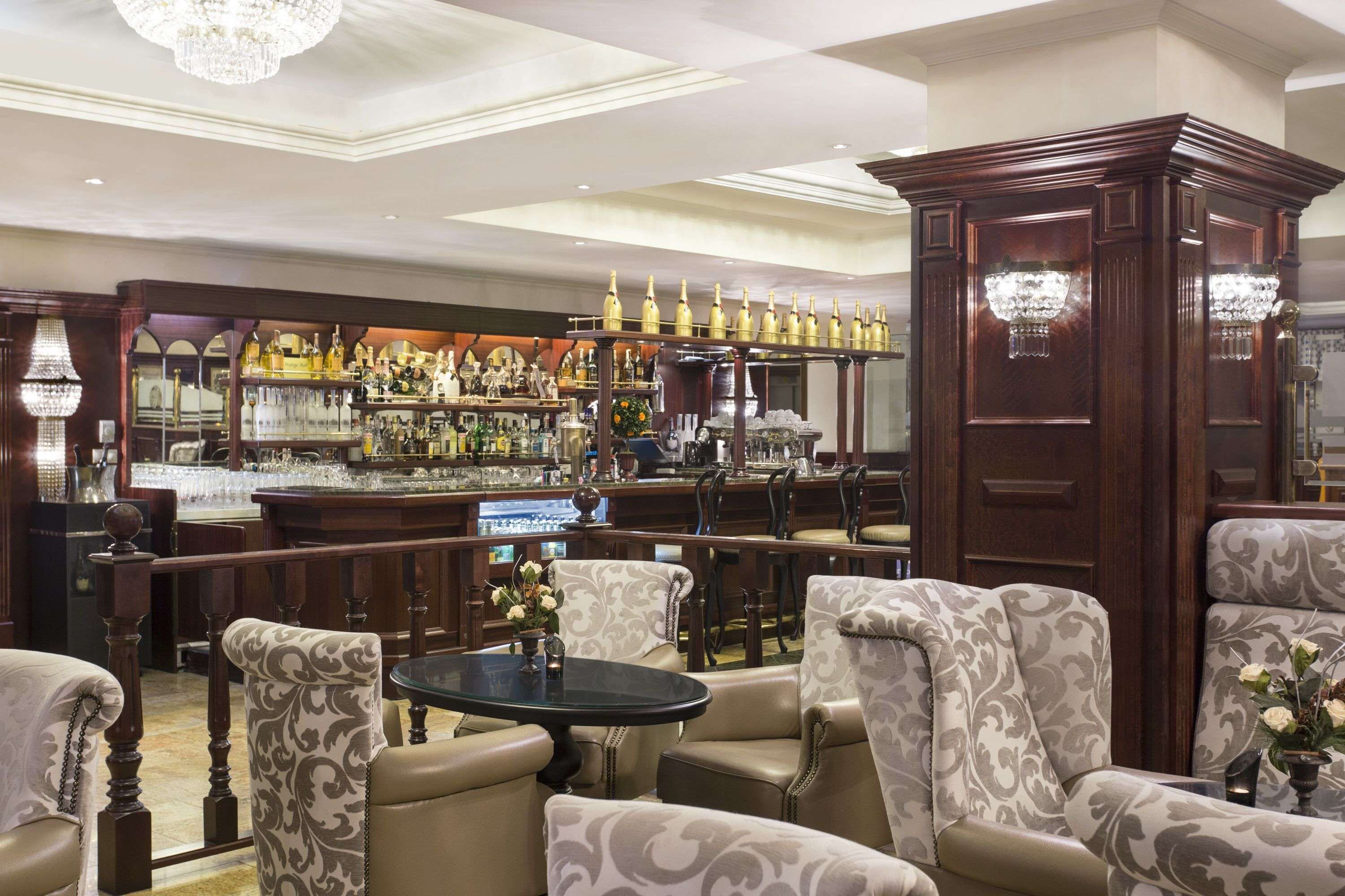 Bar (trong khuôn viên)
