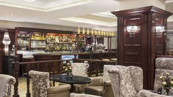 Bar (trong khuôn viên)