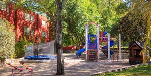 Área de juegos infantiles al aire libre