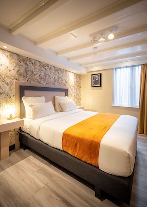 Deluxe Double or Twin Room | Minibar, in-room safe, desk, blackout drapes