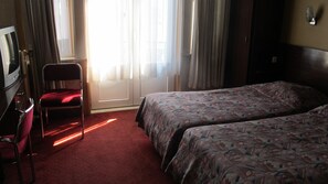 Twin Room | Desk, rollaway beds, WiFi, bed sheets