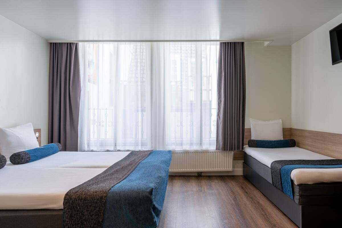 Triple Room | Minibar, in-room safe, desk, iron/ironing board (on request)