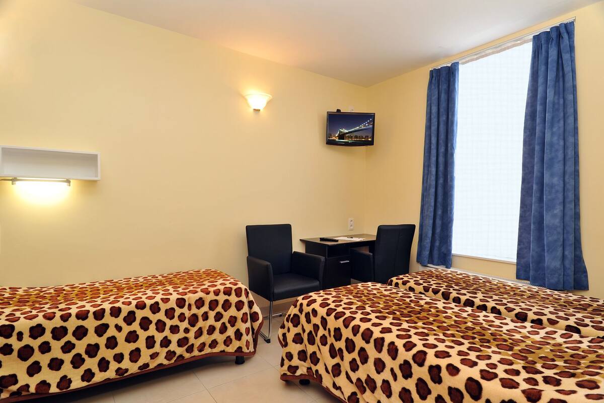 Soundproofing, WiFi (free), individually decorated, bed sheets