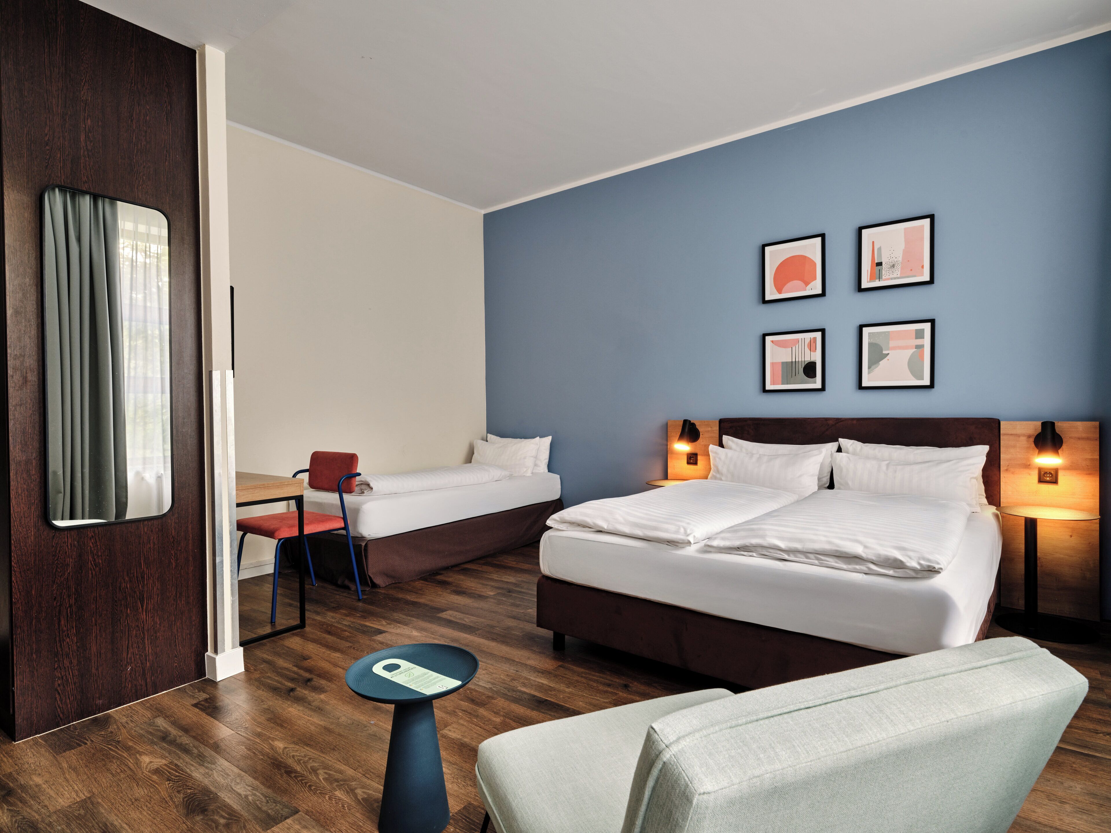 Hypo-allergenic bedding, in-room safe, desk, soundproofing