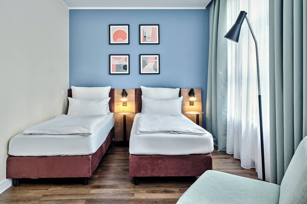 Hypo-allergenic bedding, in-room safe, desk, soundproofing