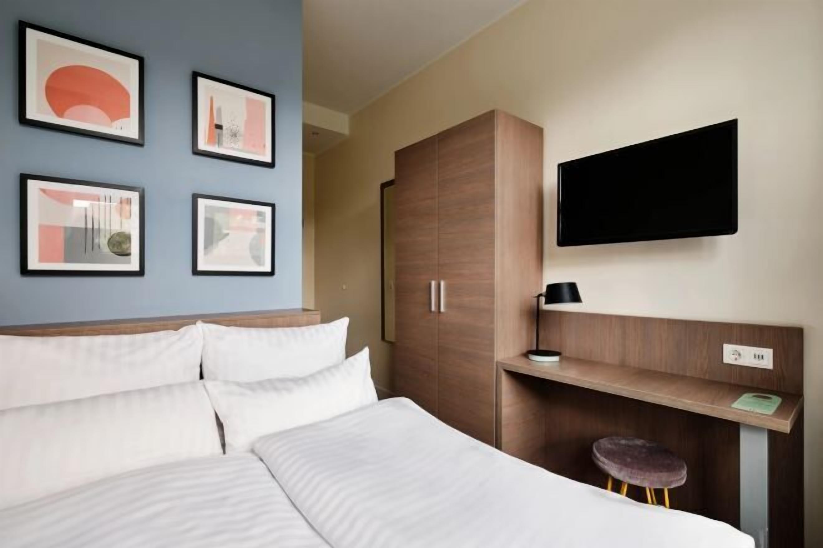 Literie hypoallergénique, coffres-forts dans les chambres, bureau