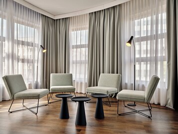 Family Room, 2 Queen Beds, Balcony (Premium)