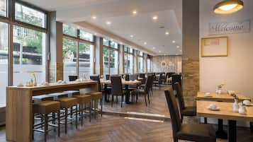 Buffet déjeuner (10 EUR par personne)