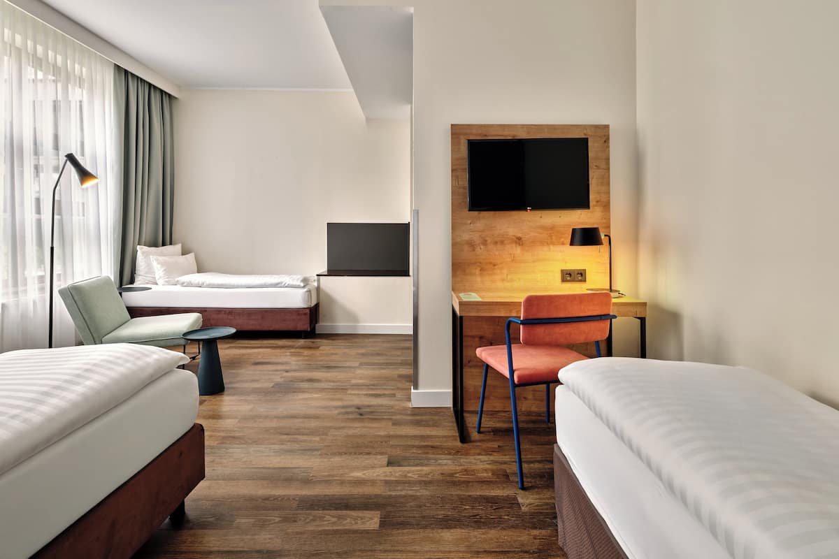 Hypo-allergenic bedding, in-room safe, desk, soundproofing