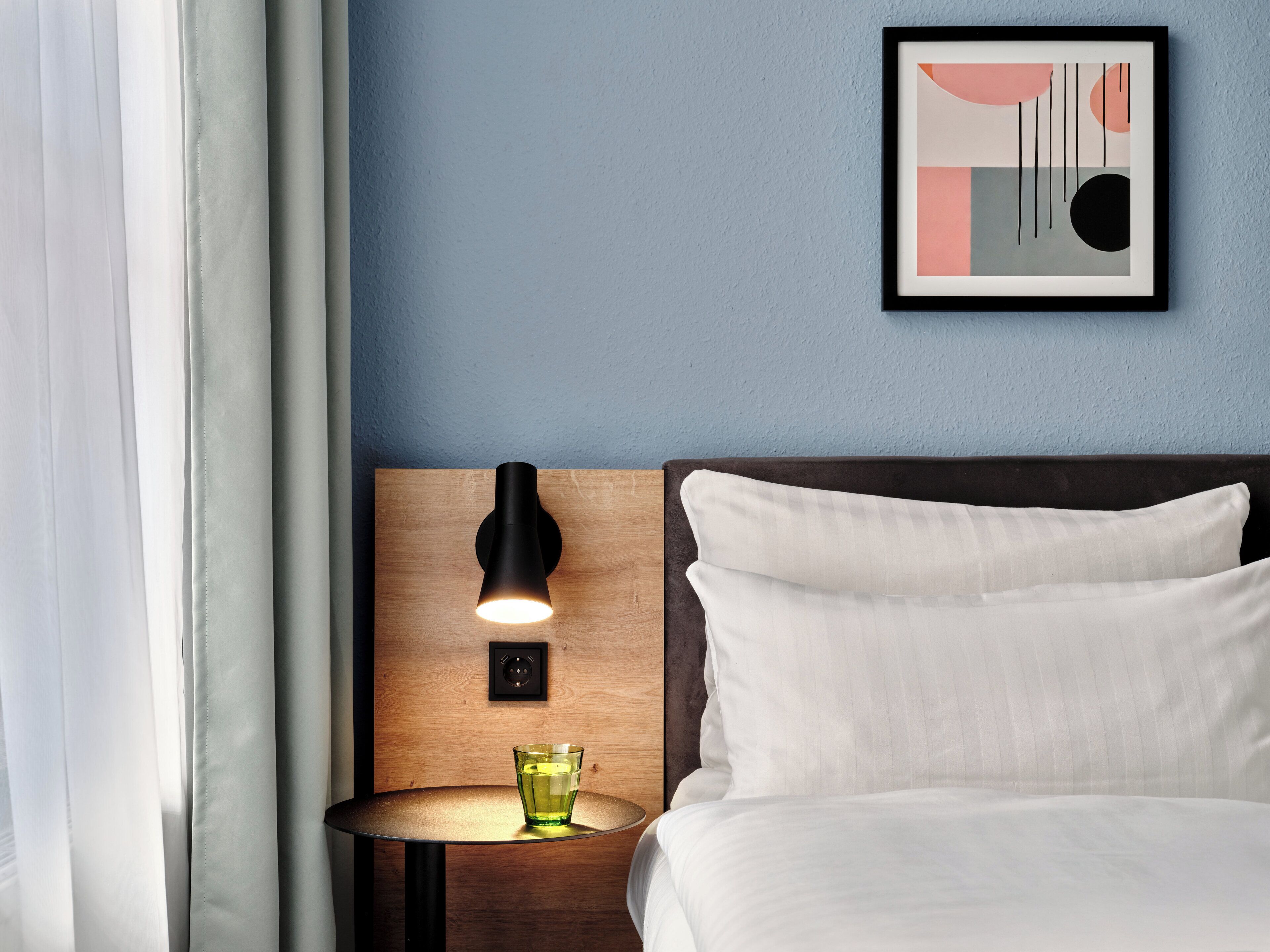 Standard Room | Hypo-allergenic bedding, in-room safe, desk, soundproofing