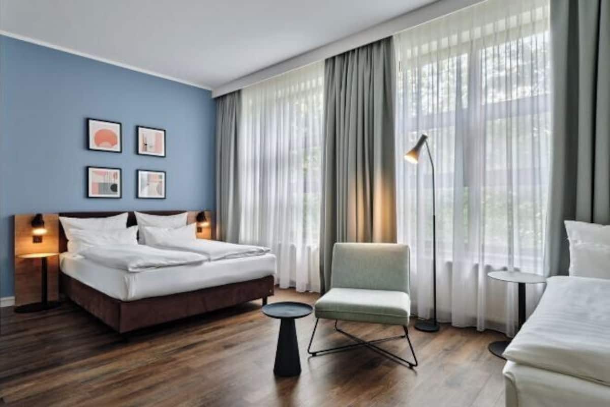 Allergikerbettwaren, Zimmersafe, Schreibtisch, schallisolierte Zimmer