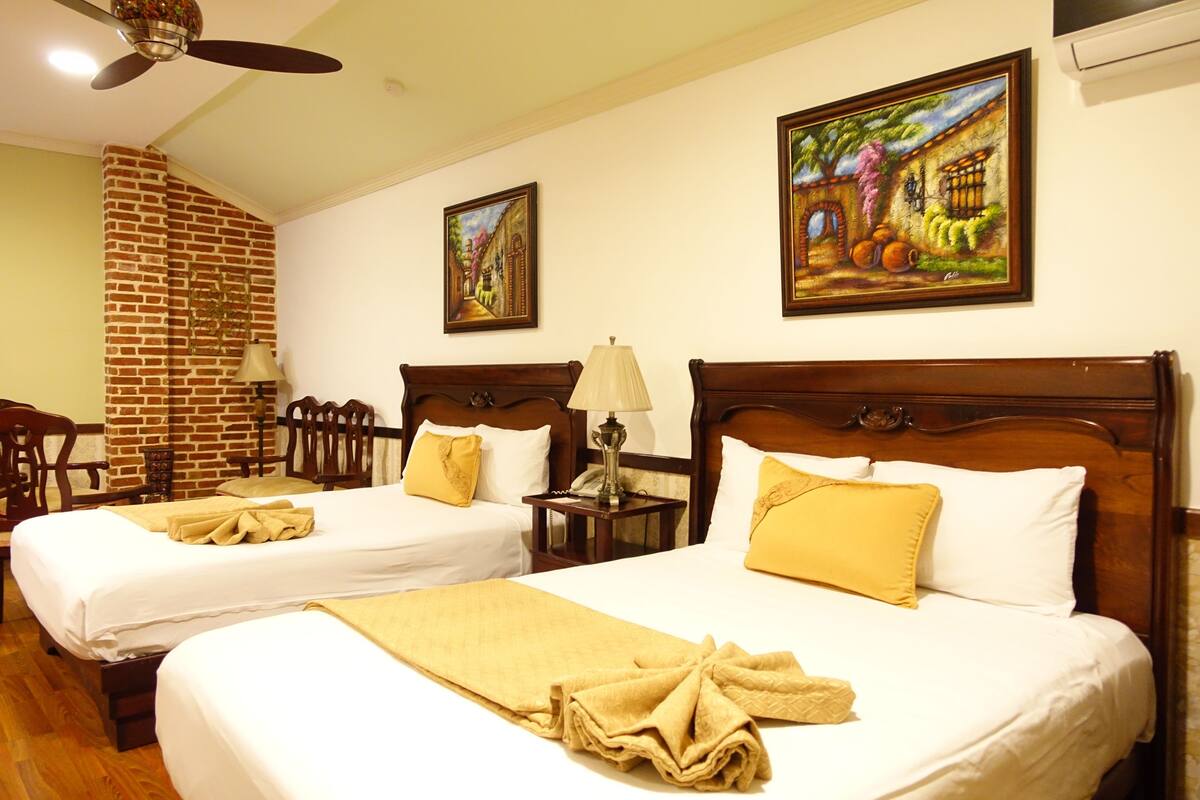 junior suite deluxe | minibar, in-room safe, blackout curtains, iron/ironing board