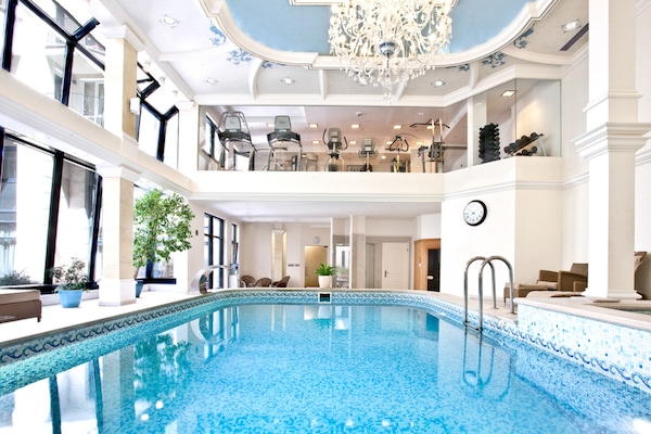 Innenpool, LiegestĂŒhle