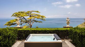 Suite Prestige con Sauna e Minipool su doppia terrazza vista mare Adults Only | Biancheria da letto di alta qualità, minibar, cassaforte in camera