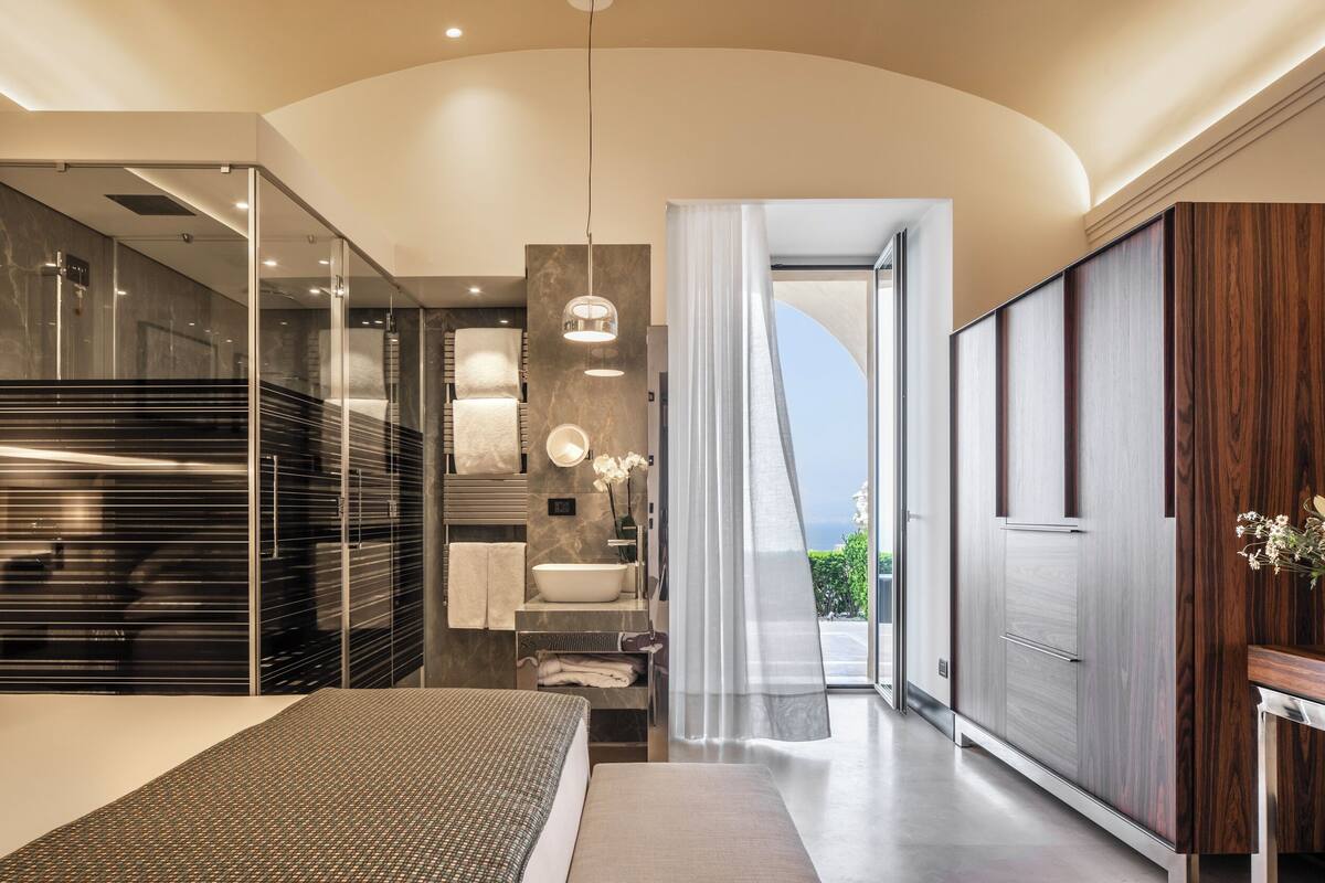 unconventional junior suite with mini pool and sea view - adults only | bathroom | free toiletries, hair dryer, bathrobes, slippers