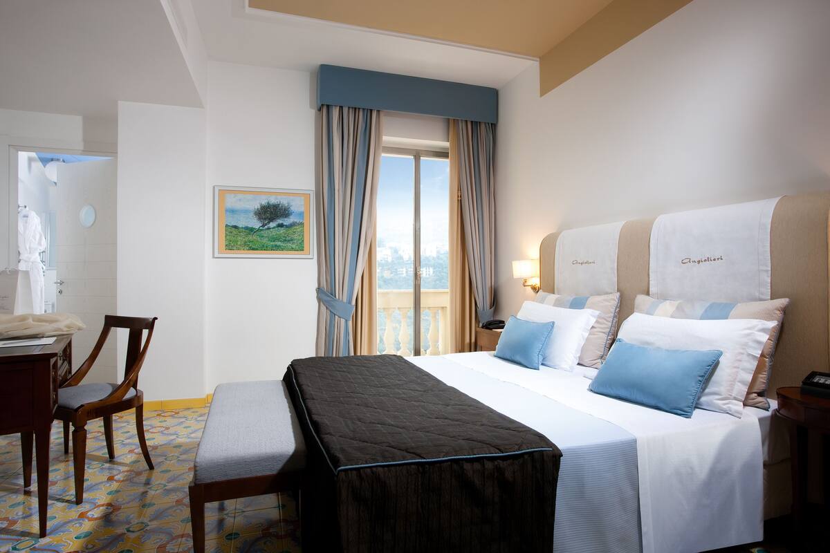 Premium bedding, minibar, in-room safe, desk