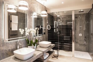 Aromatic Suite with Sauna and Mini Pool - Adults only | Bathroom | Free toiletries, hair dryer, bathrobes, slippers