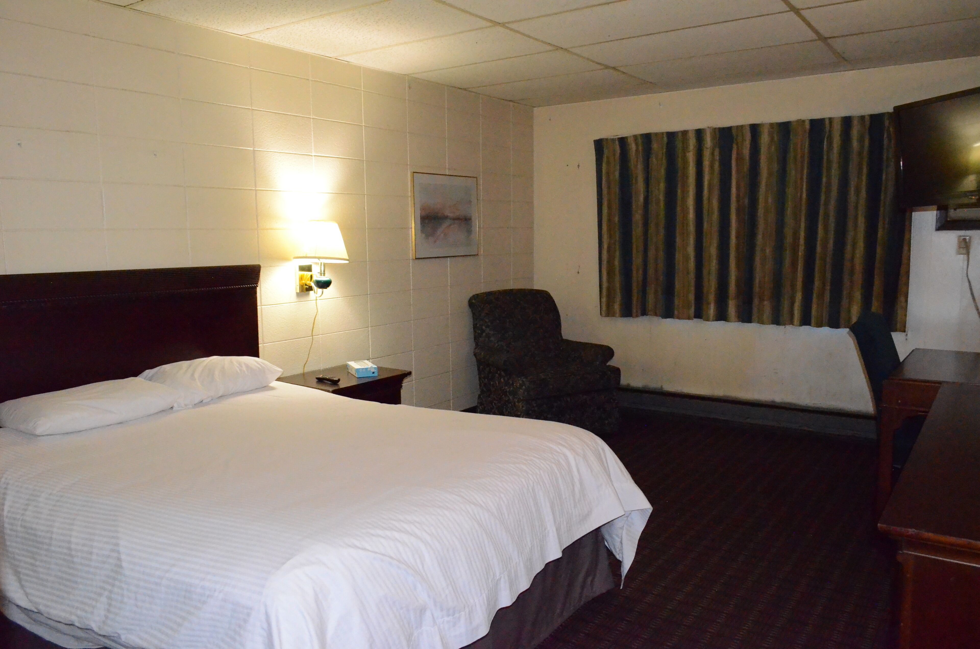 room, 1 queen bed | down duvets, free wifi, bed sheets