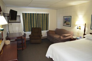 Executive Room, 1 Queen Bed | Down comforters, free WiFi, bed sheets - Grand Inn Fargo (Fargo)