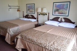 Down comforters, free WiFi, bed sheets - Grand Inn Fargo (Fargo)