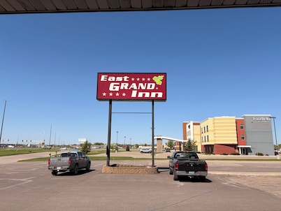East Grand Inn Grand Forks ND I 29