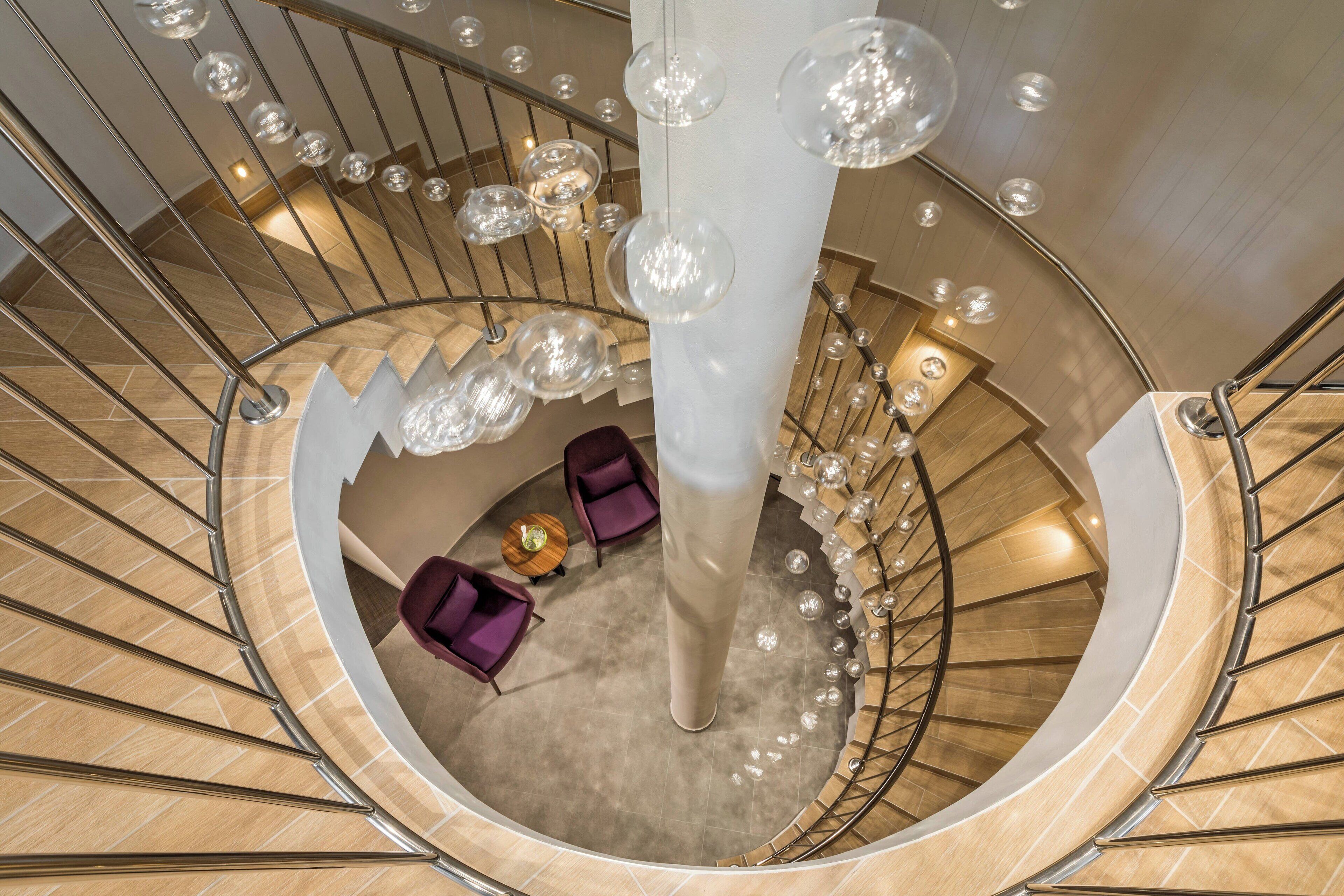 hot tub, body treatments, aromatherapy, sports massages, detox wraps