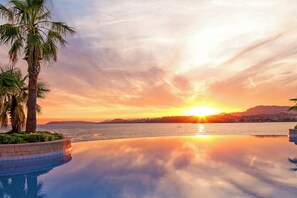 Piscine couverte, piscine extérieure