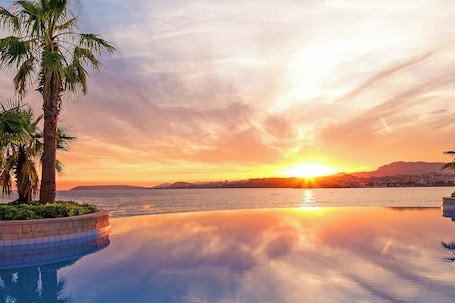 Indoor pool, outdoor pool. Le Meridien Lav, Split