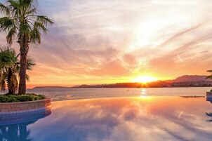 Kolam renang tertutup, kolam renang terbuka 